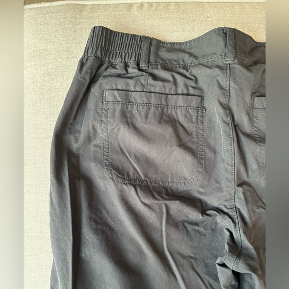 Kirkland Black Ladies Cargo/Utility Pants, Women's Size 4, Straight Leg - Picture 6 of 9